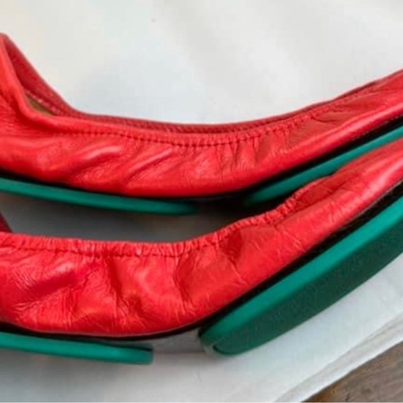 Tieks Size 9 in POPPY Includes Box, Flower, Bag - Picture 3 of 6